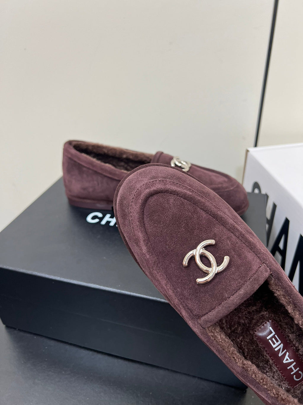 CHANEL LOAFER IN CHESTNUT BROWN SUEDE AND SOLF FLEECE LINING